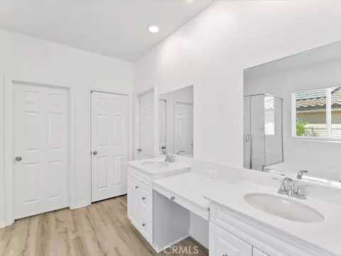 Bath - 7561 Baerss Rd, Riverside, CA 92507 photo 3 of 4