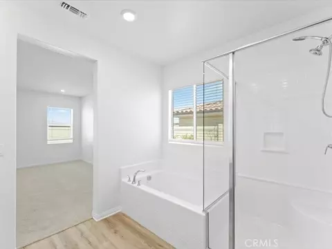Bath - 7561 Baerss Rd, Riverside, CA 92507 photo 4 of 4
