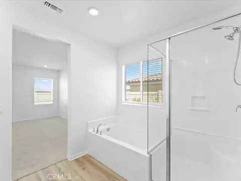 Bath - 7561 Baerss Rd, Riverside, CA 92507 photo 4 of 4