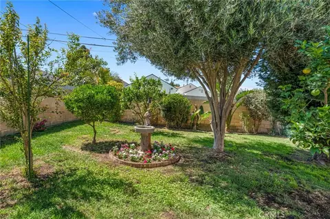 Exterior - 3931 E De Ora Way, Long Beach, CA 90815 photo 2 of 12
