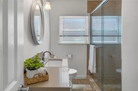 Bath - 3931 E De Ora Way, Long Beach, CA 90815 photo 1 of 3