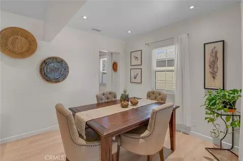 Dining - 3931 E De Ora Way, Long Beach, CA 90815 photo 2 of 3