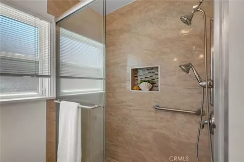 Bath - 3931 E De Ora Way, Long Beach, CA 90815 photo 3 of 3