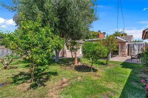 Exterior - 3931 E De Ora Way, Long Beach, CA 90815 photo 5 of 12