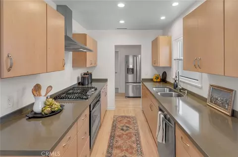 Kitchen - 3931 E De Ora Way, Long Beach, CA 90815 photo 2 of 5