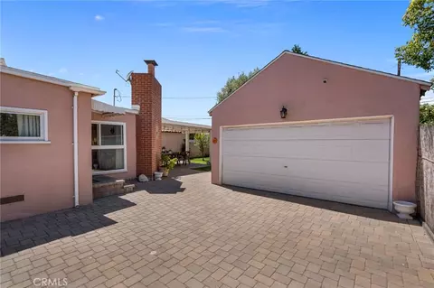 Exterior - 3931 E De Ora Way, Long Beach, CA 90815 photo 10 of 12