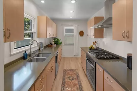 Kitchen - 3931 E De Ora Way, Long Beach, CA 90815 photo 5 of 5