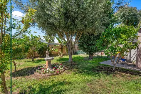 Exterior - 3931 E De Ora Way, Long Beach, CA 90815 photo 7 of 12