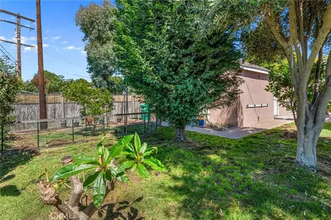 Exterior - 3931 E De Ora Way, Long Beach, CA 90815 photo 6 of 12