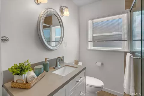Bath - 3931 E De Ora Way, Long Beach, CA 90815 photo 2 of 3