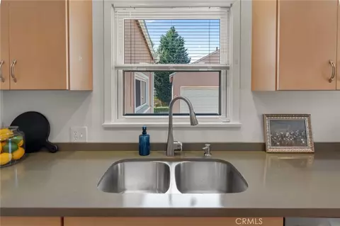 Kitchen - 3931 E De Ora Way, Long Beach, CA 90815 photo 4 of 5