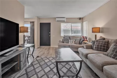 2423 Deodar, Santa Ana, CA 92705