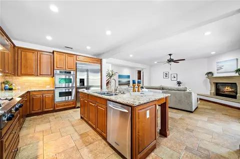 Kitchen - 28 Drackert Ln, Ladera Ranch, CA 92694 photo 8 of 10