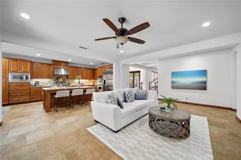Living - 28 Drackert Ln, Ladera Ranch, CA 92694 photo 5 of 10