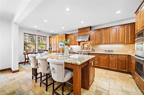 Kitchen - 28 Drackert Ln, Ladera Ranch, CA 92694 photo 4 of 10