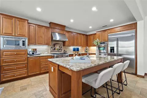 Kitchen - 28 Drackert Ln, Ladera Ranch, CA 92694 photo 2 of 10