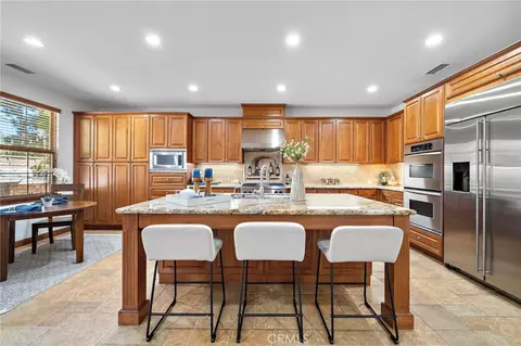 Kitchen - 28 Drackert Ln, Ladera Ranch, CA 92694 photo 6 of 10