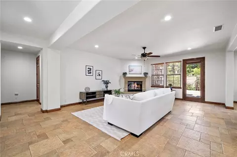 Living - 28 Drackert Ln, Ladera Ranch, CA 92694 photo 3 of 10