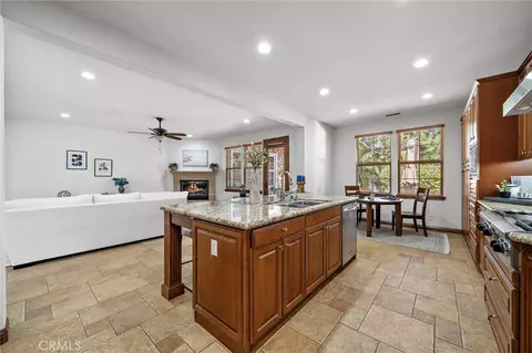 Kitchen - 28 Drackert Ln, Ladera Ranch, CA 92694 photo 5 of 10