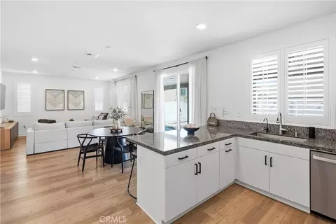Entry Way - 367 Cachuma Ct, Rialto, CA 92377 photo 3 of 6