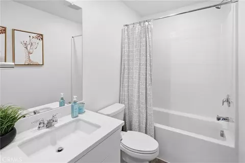 Bath - 367 Cachuma Ct, Rialto, CA 92377 photo 1 of 2