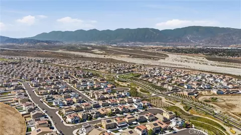 View/Area - 367 Cachuma Ct, Rialto, CA 92377 photo 6 of 7