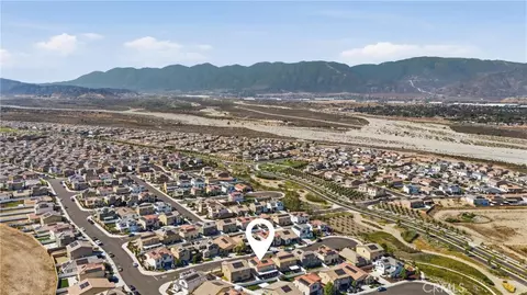 View/Area - 367 Cachuma Ct, Rialto, CA 92377 photo 5 of 7