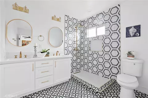 Bath - 501 S Sloan, Compton, CA 90221 photo 2 of 3