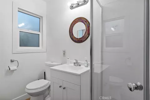 Bath - 6440 Petit, Van Nuys, CA 91406 photo 4 of 4