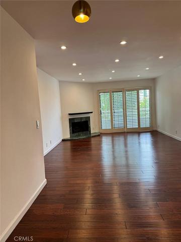 17800 Burbank #204, Encino, CA 91316