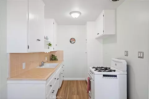 Kitchen - 1015 E Ocean Blvd #12, Long Beach, CA 90802 photo 1 of 2