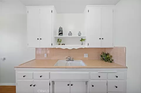 Kitchen - 1015 E Ocean Blvd #12, Long Beach, CA 90802 photo 2 of 2