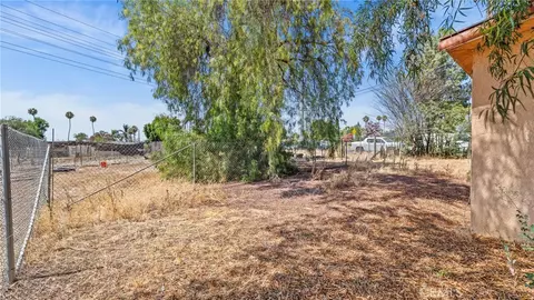 Exterior - 3284 Jackson, Riverside, CA 92503 photo 4 of 7