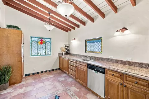 Kitchen - 1324 E Chapman, Orange, CA 92866 photo 3 of 4