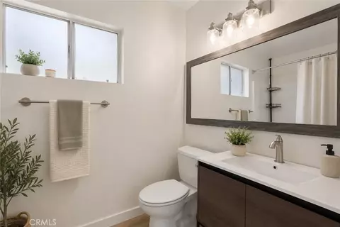 Bath - 445 W 6th, Long Beach, CA 90802 photo 1 of 2