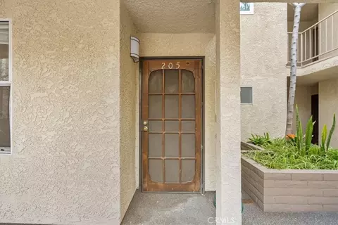 Exterior - 445 W 6th, Long Beach, CA 90802 photo 5 of 8