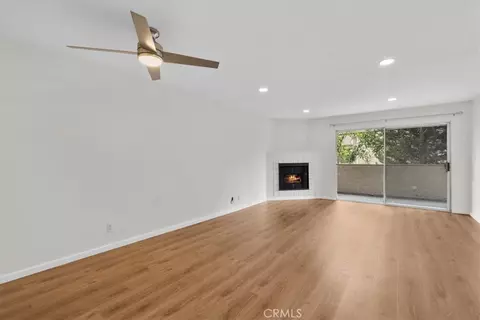Living - 445 W 6th, Long Beach, CA 90802 photo 3 of 5
