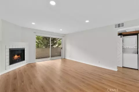 Living - 445 W 6th, Long Beach, CA 90802 photo 4 of 5