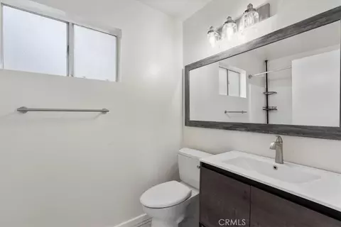 Bath - 445 W 6th, Long Beach, CA 90802 photo 2 of 2