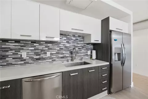 Kitchen - 433 Pine Ave #201, Long Beach, CA 90802 photo 2 of 2