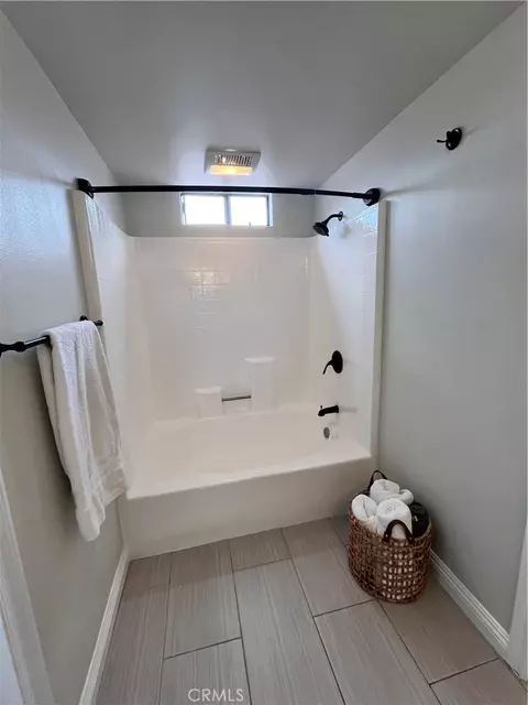 Bath - 171 Racquet Club Dr, Compton, CA 90220 photo 3 of 5