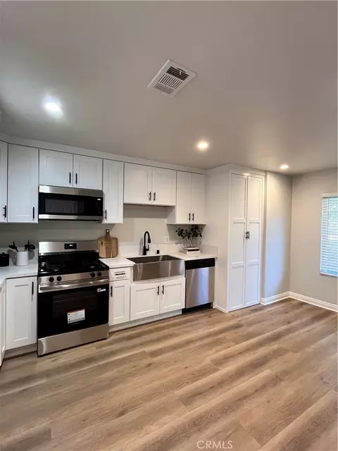 Kitchen - 171 Racquet Club Dr, Compton, CA 90220 photo 1 of 2