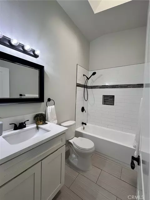Bath - 171 Racquet Club Dr, Compton, CA 90220 photo 5 of 5