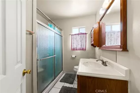 Bath - 2725 Adriatic Ave, Long Beach, CA 90810 photo 1 of 1