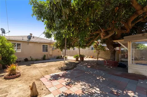 Exterior - 2725 Adriatic Ave, Long Beach, CA 90810 photo 8 of 13