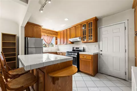 Kitchen - 2725 Adriatic Ave, Long Beach, CA 90810 photo 2 of 2