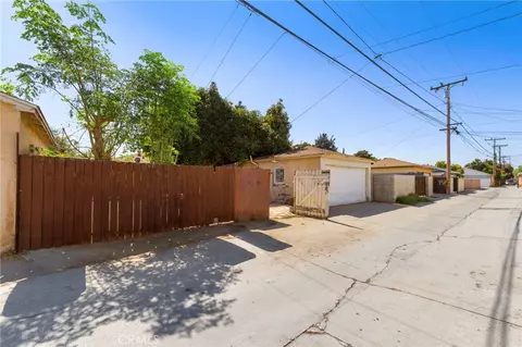 Exterior - 2725 Adriatic Ave, Long Beach, CA 90810 photo 13 of 13