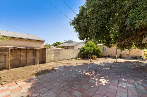 Exterior - 2725 Adriatic Ave, Long Beach, CA 90810 photo 5 of 13
