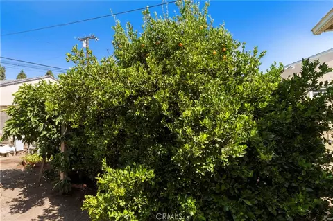 Exterior - 2725 Adriatic Ave, Long Beach, CA 90810 photo 10 of 13