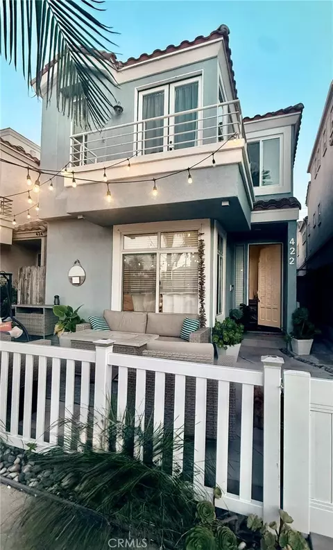 422 8th St, Huntington Beach, CA 92648